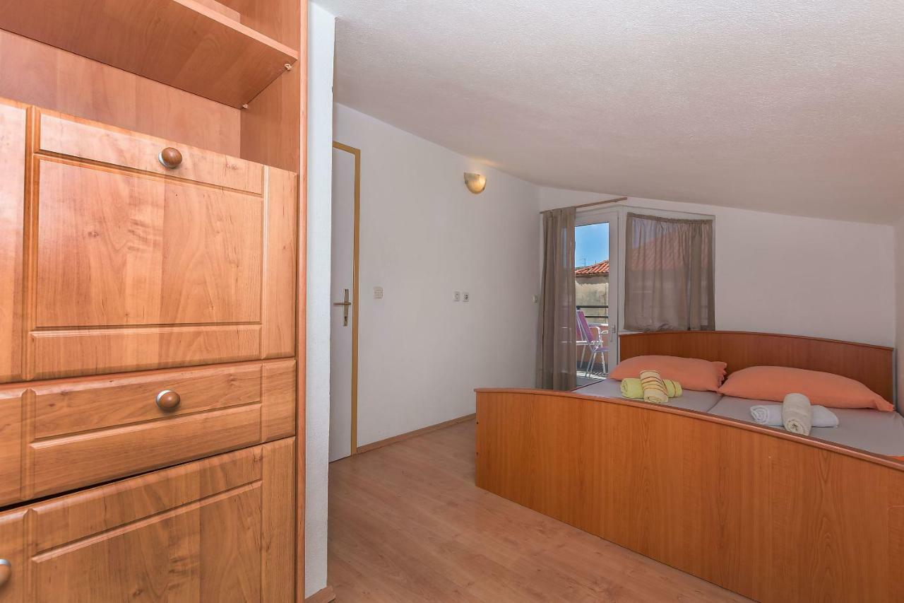 Apartment Mandic Омиш Экстерьер фото